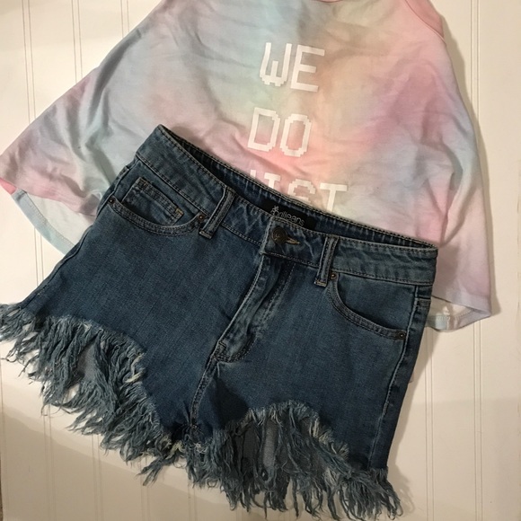 High waisted denim frayed blue jean shorts - Picture 2 of 6